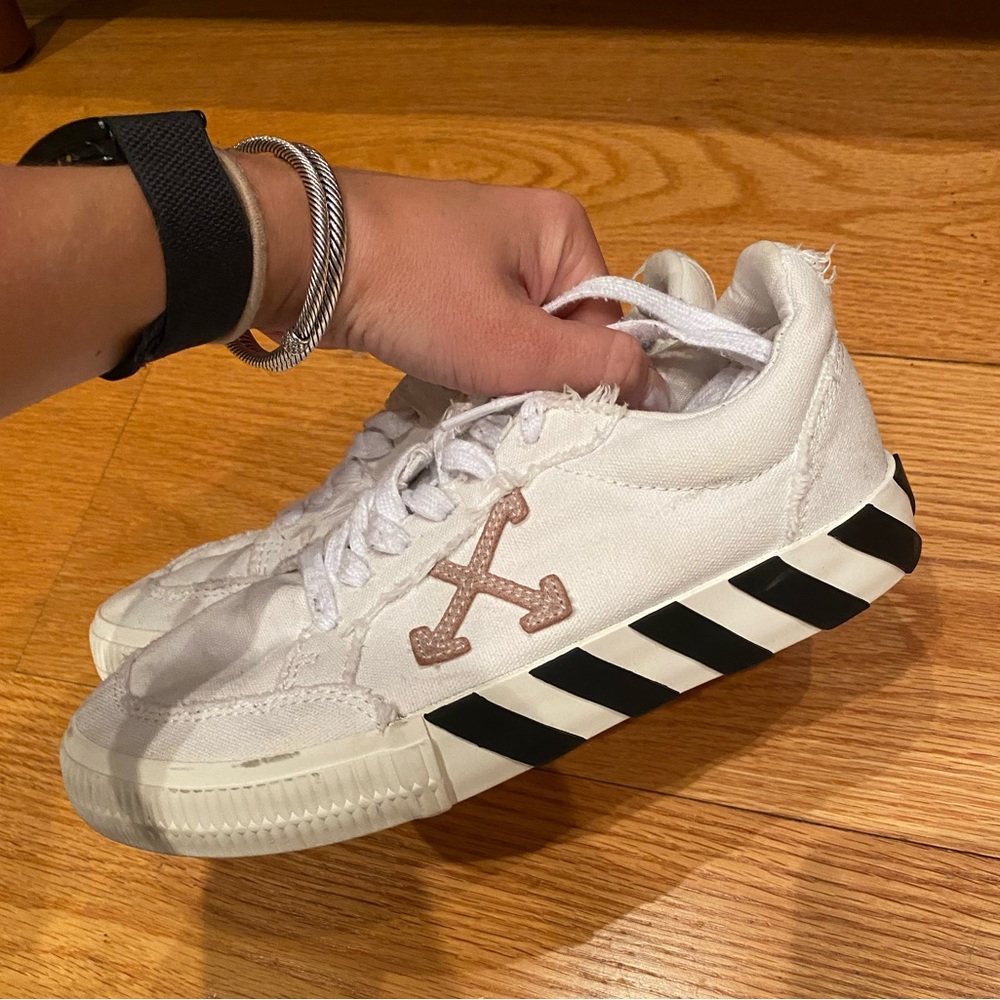 Off-White women’s Low Vulcanized Sneakers sz 37 white - Picture 2 of 6